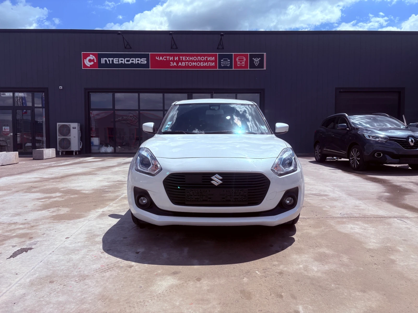 Suzuki Swift LED Keyless Distronic, снимка 2 - Автомобили и джипове - 53575390