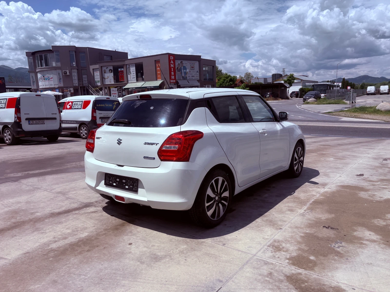 Suzuki Swift LED Keyless Distronic, снимка 5 - Автомобили и джипове - 53575390