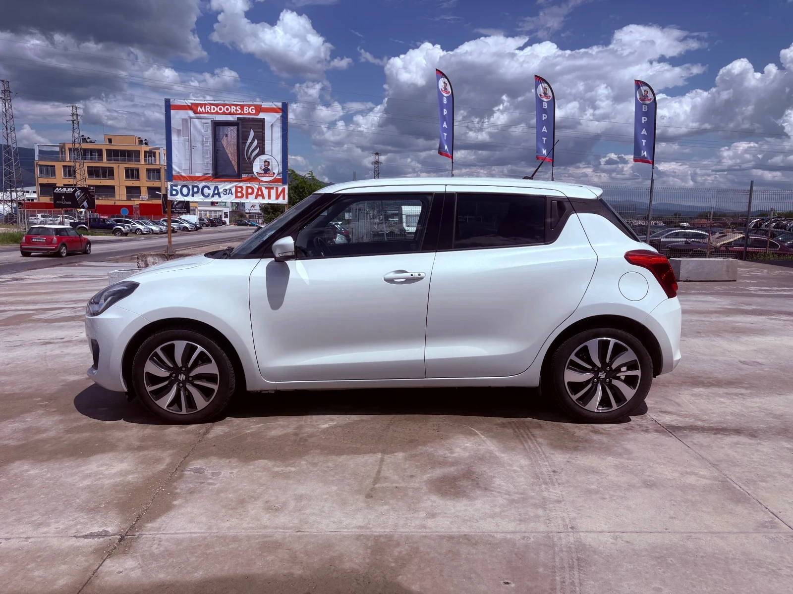 Suzuki Swift LED Keyless Distronic, снимка 8 - Автомобили и джипове - 53575390