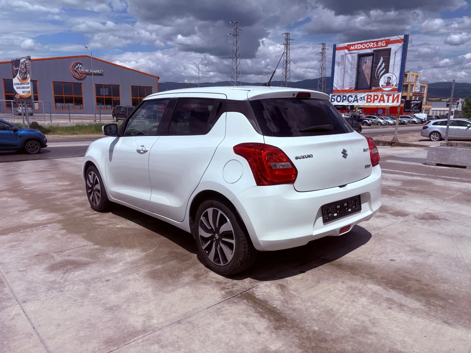 Suzuki Swift LED Keyless Distronic, снимка 7 - Автомобили и джипове - 53575390