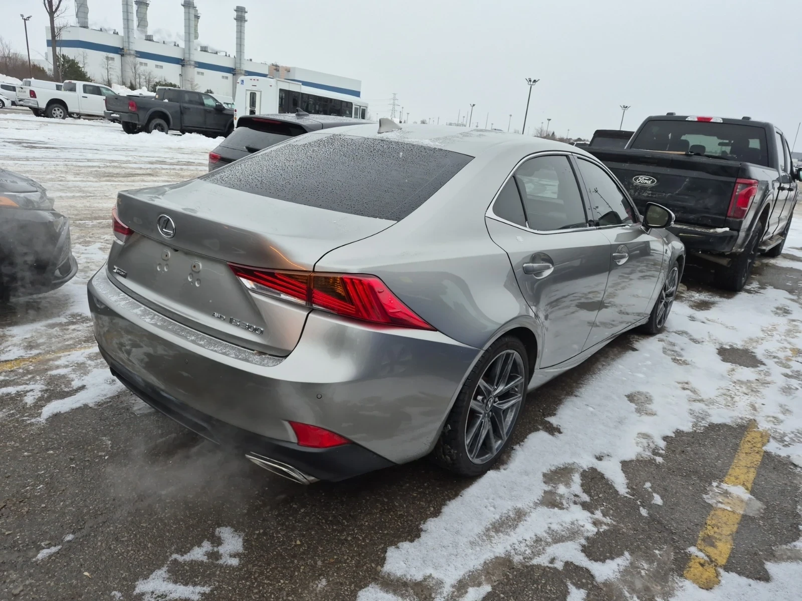 Lexus IS 300 F Sport | Червен Салон | AWD | Обдухване | Carfax  - изображение 3