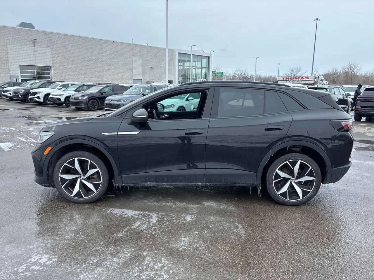 VW ID.4  Pro/CARFAX/4х4/Подгрев/Памет/, снимка 3 - Автомобили и джипове - 53831999