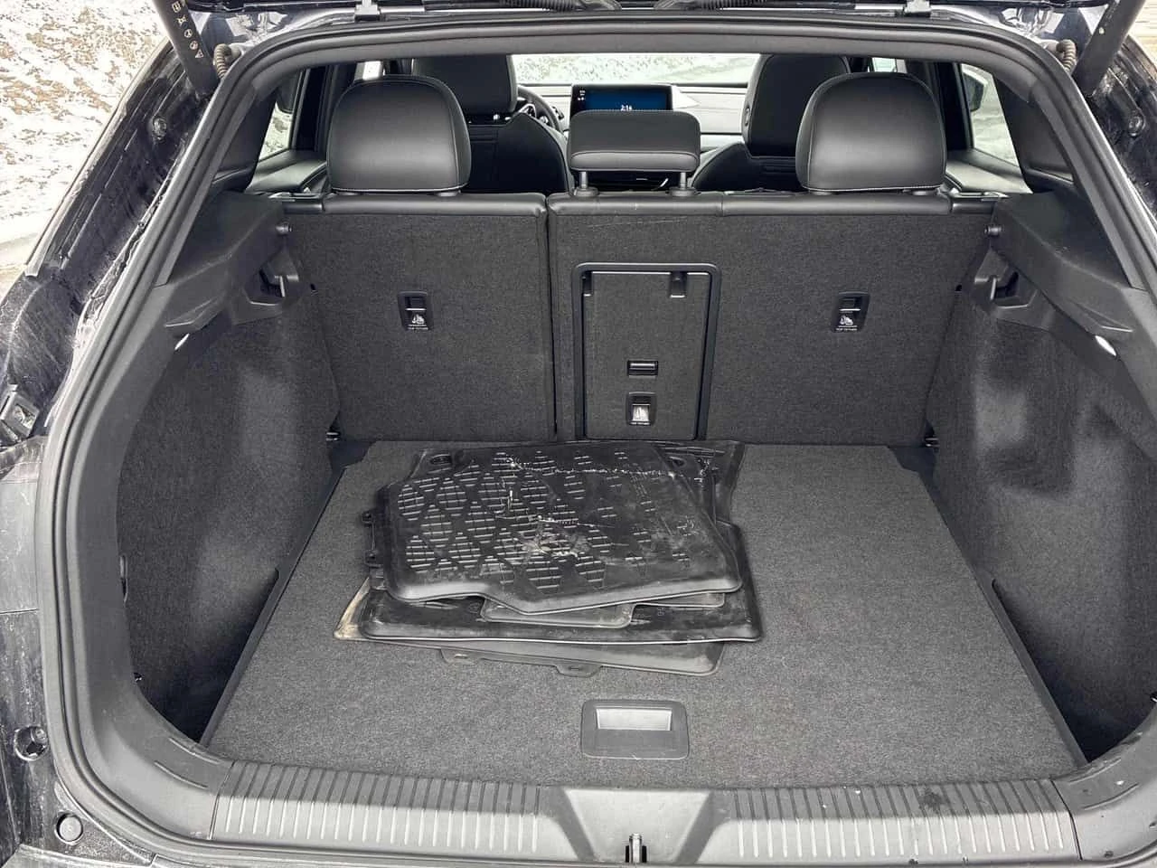 VW ID.4  Pro/CARFAX/4х4/Подгрев/Памет/, снимка 11 - Автомобили и джипове - 53831999