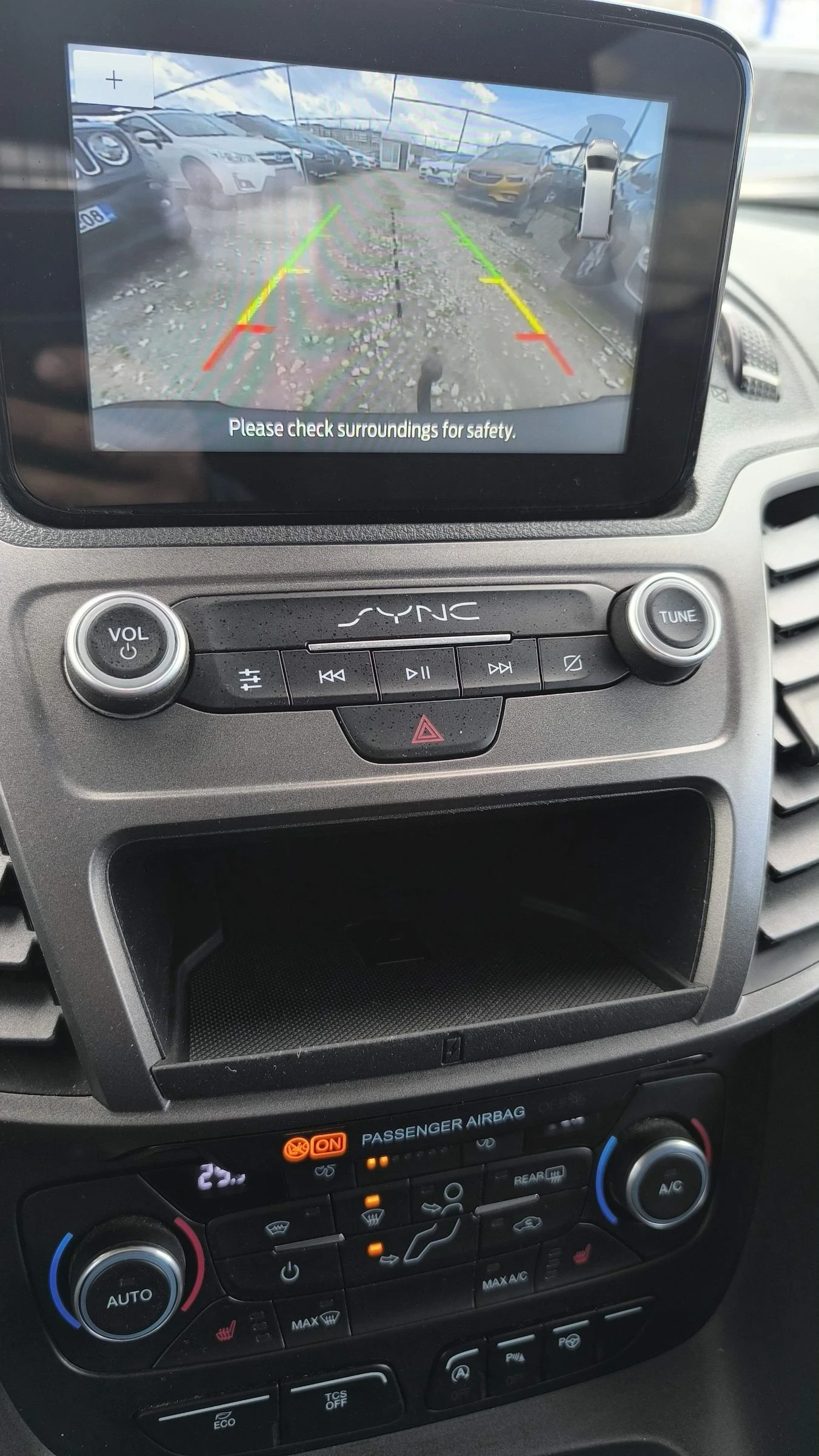 Ford Connect 1.5 120 8ск long 4+ 1 N1-товарен , снимка 15 - Автомобили и джипове - 54148282