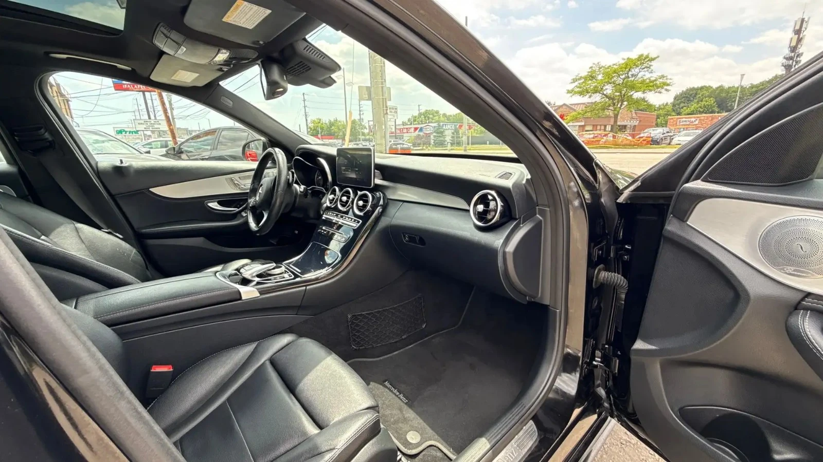 Mercedes-Benz C 400 4MATIC / AMG-PACK / ПОДГРЕВИ / BURMESTER, снимка 7 - Автомобили и джипове - 54426745