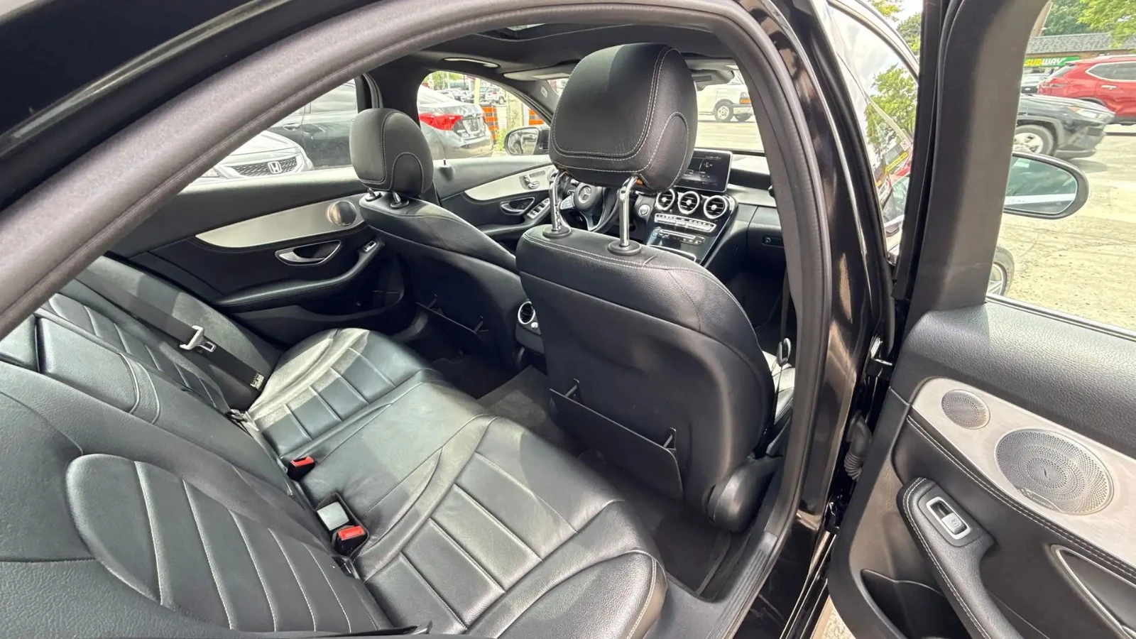 Mercedes-Benz C 400 4MATIC / AMG-PACK / ПОДГРЕВИ / BURMESTER, снимка 16 - Автомобили и джипове - 54426745