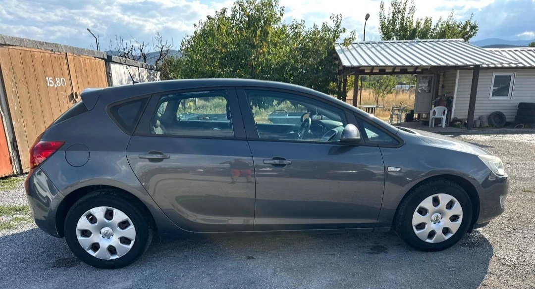 Opel Astra 1.7cdti, снимка 5 - Автомобили и джипове - 55690116