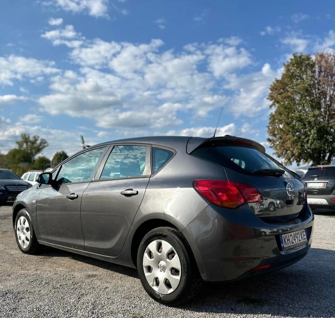 Opel Astra 1.7cdti, снимка 9 - Автомобили и джипове - 55690116