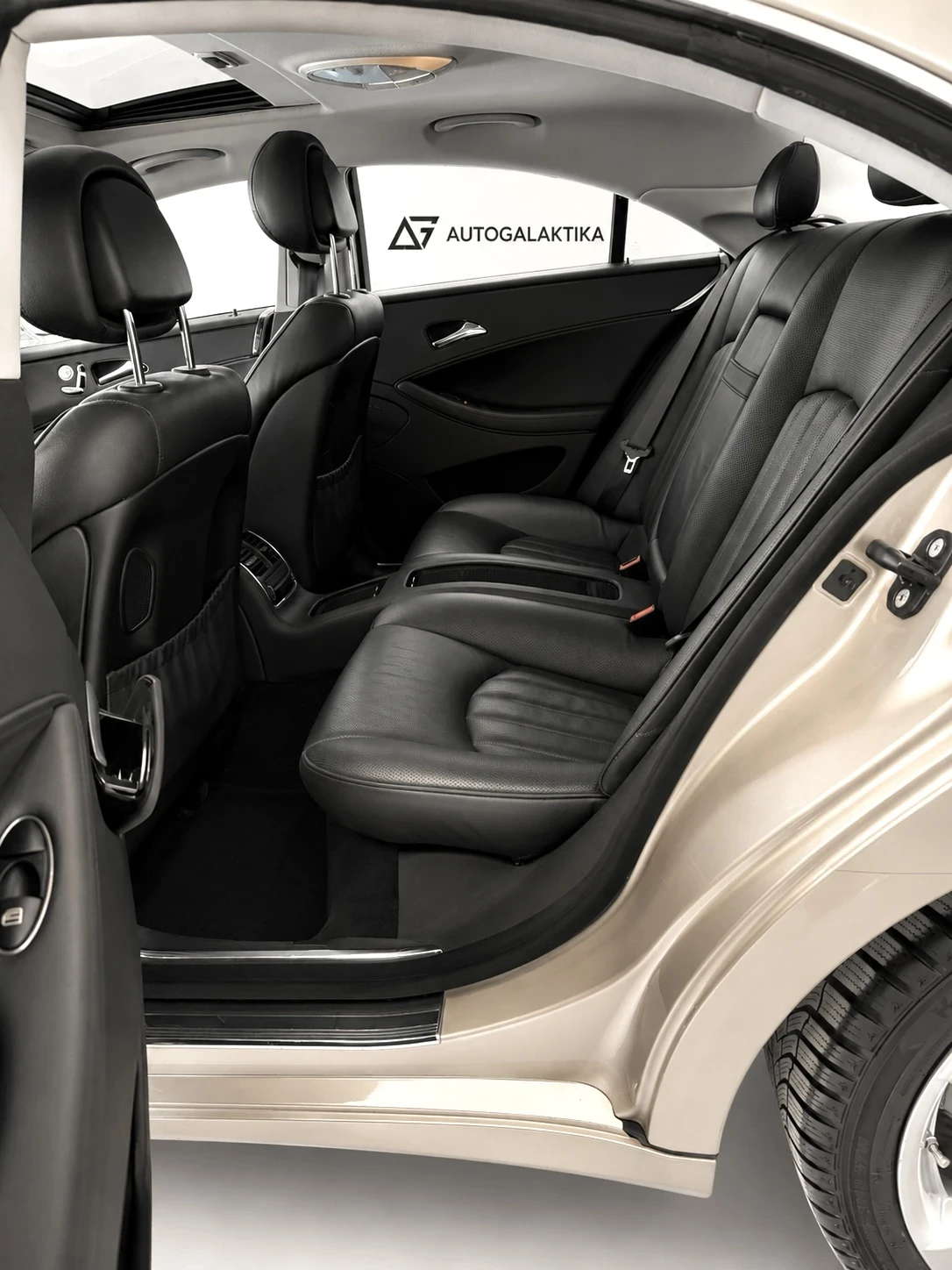 Mercedes-Benz CLS 350 * Всички екстри* Сервизна История* Поръчков, снимка 8 - Автомобили и джипове - 55781141