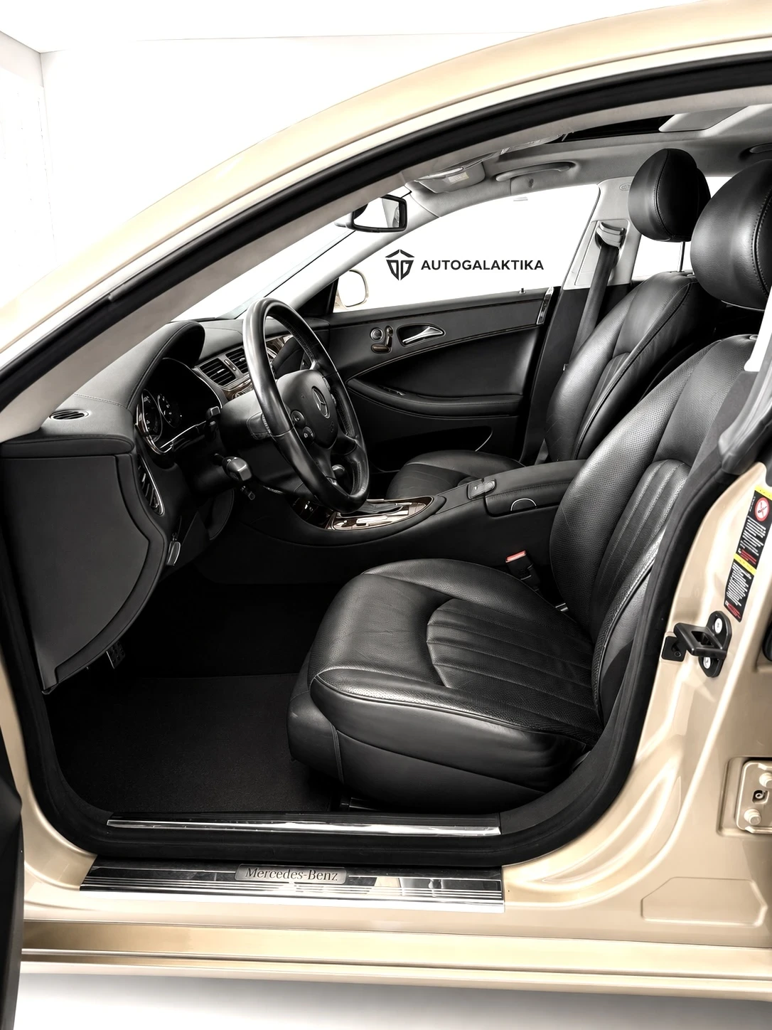 Mercedes-Benz CLS 350 * Всички екстри* Сервизна История* Поръчков, снимка 12 - Автомобили и джипове - 55781141