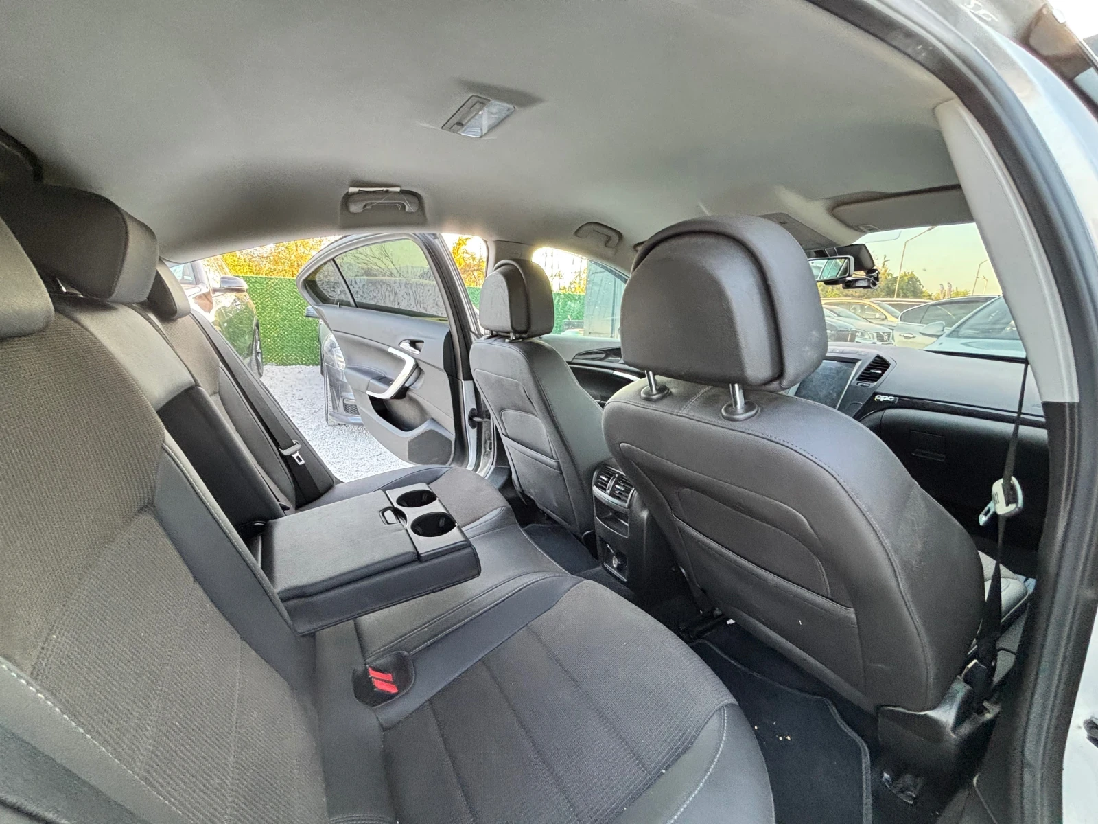 Opel Insignia 2.0i/CARPLAY/NAVI/КАМЕРА, снимка 9 - Автомобили и джипове - 55898377