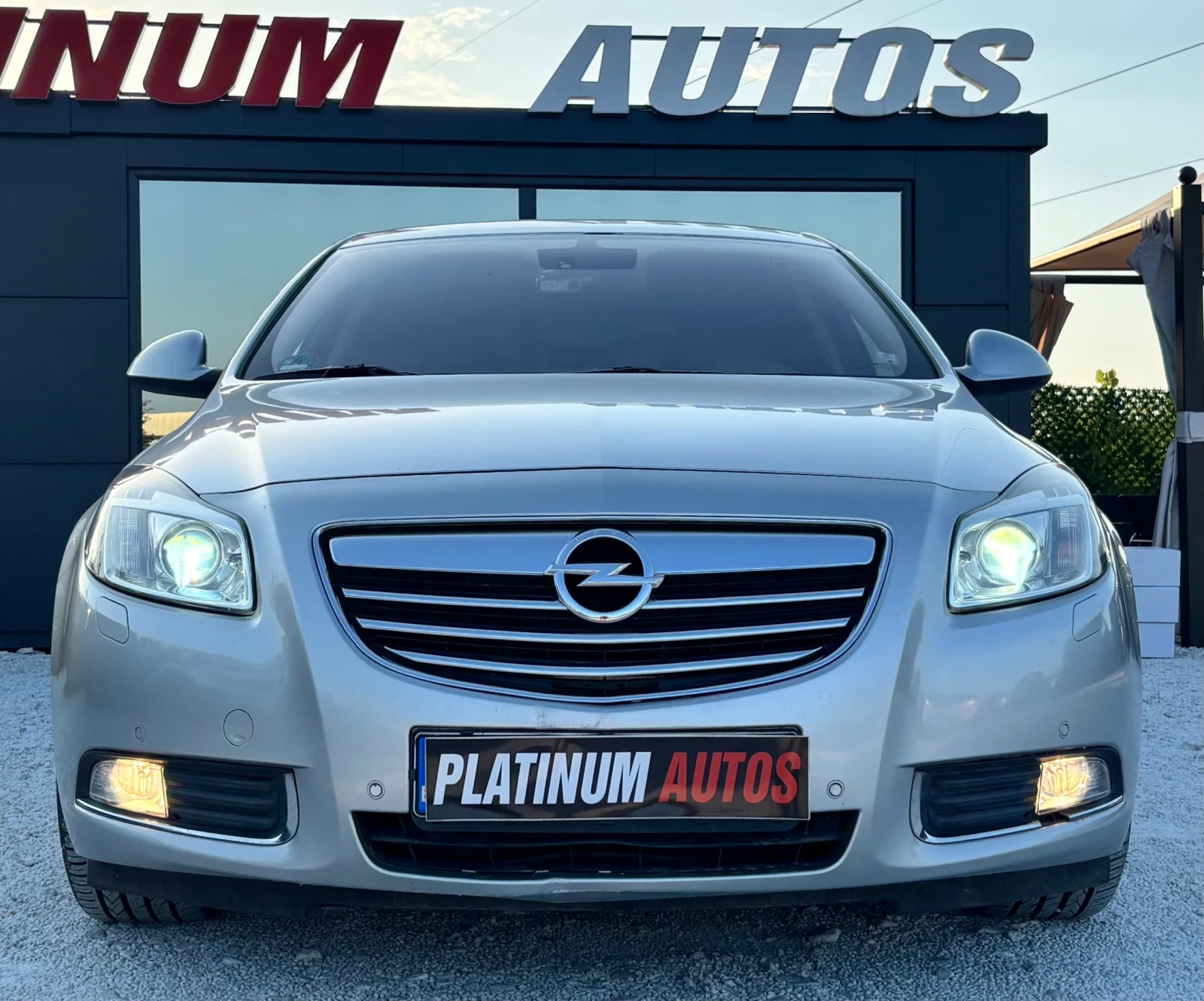 Opel Insignia 2.0i/CARPLAY/NAVI/КАМЕРА, снимка 3 - Автомобили и джипове - 55898377