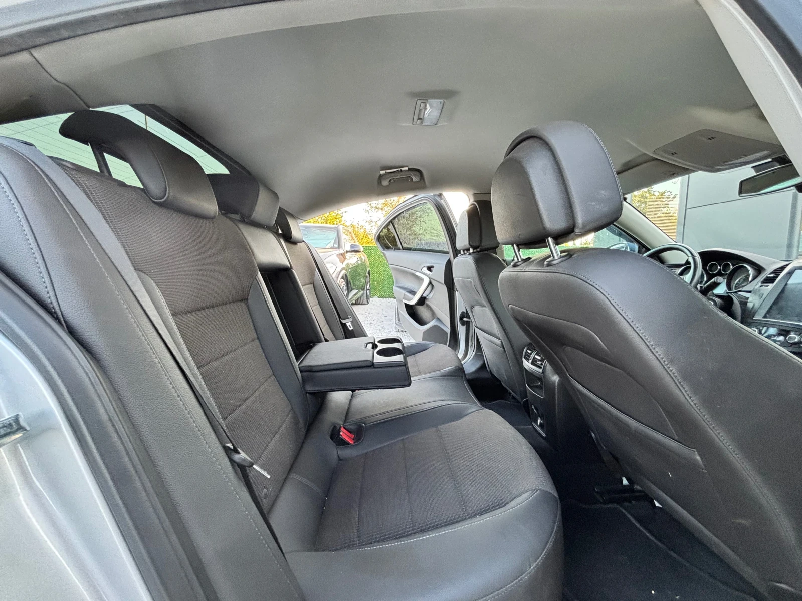 Opel Insignia 2.0i/CARPLAY/NAVI/КАМЕРА, снимка 10 - Автомобили и джипове - 55898377