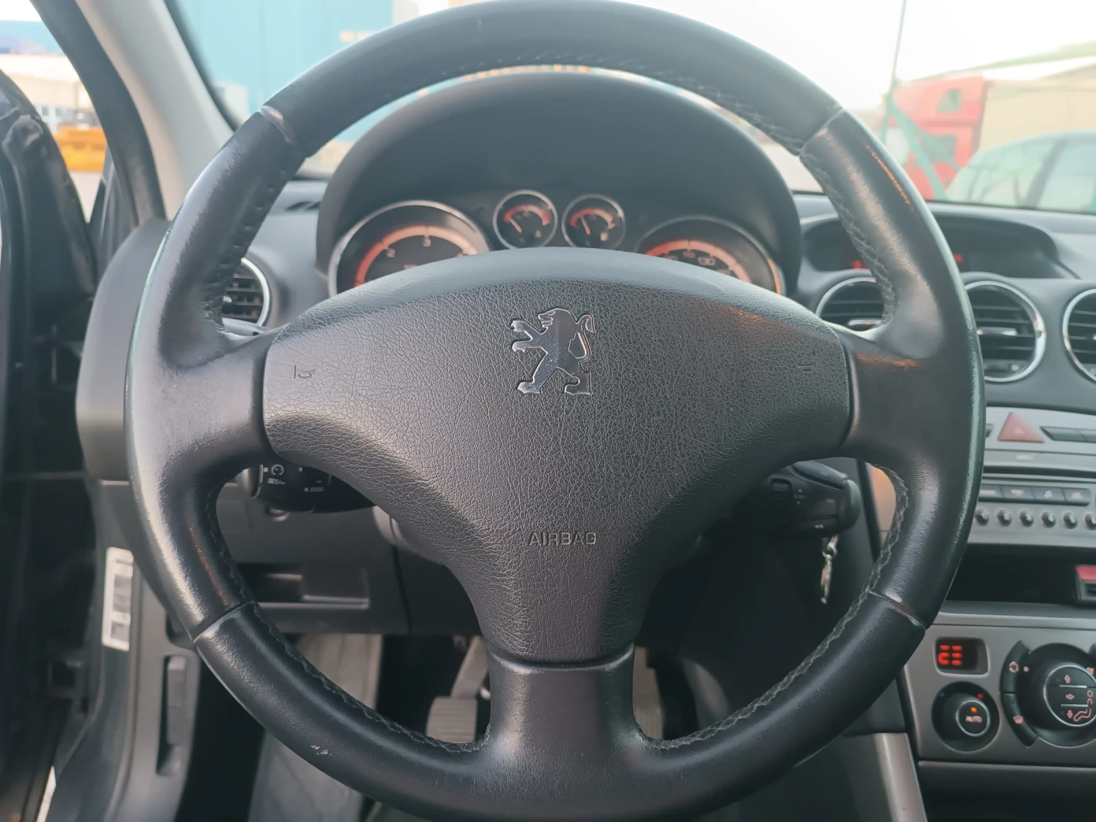 Peugeot 308 1, 6 HDI, ВСИЧКО ПЛАТЕНО, ЛИЗИНГ , снимка 8 - Автомобили и джипове - 56012372