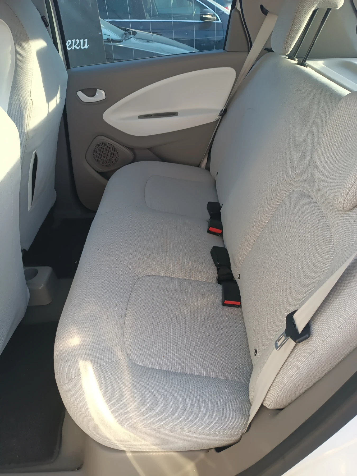 Renault Zoe INTENS, ПЕРФЕКТНО, ЛИЗИНГ , снимка 14 - Автомобили и джипове - 56012372