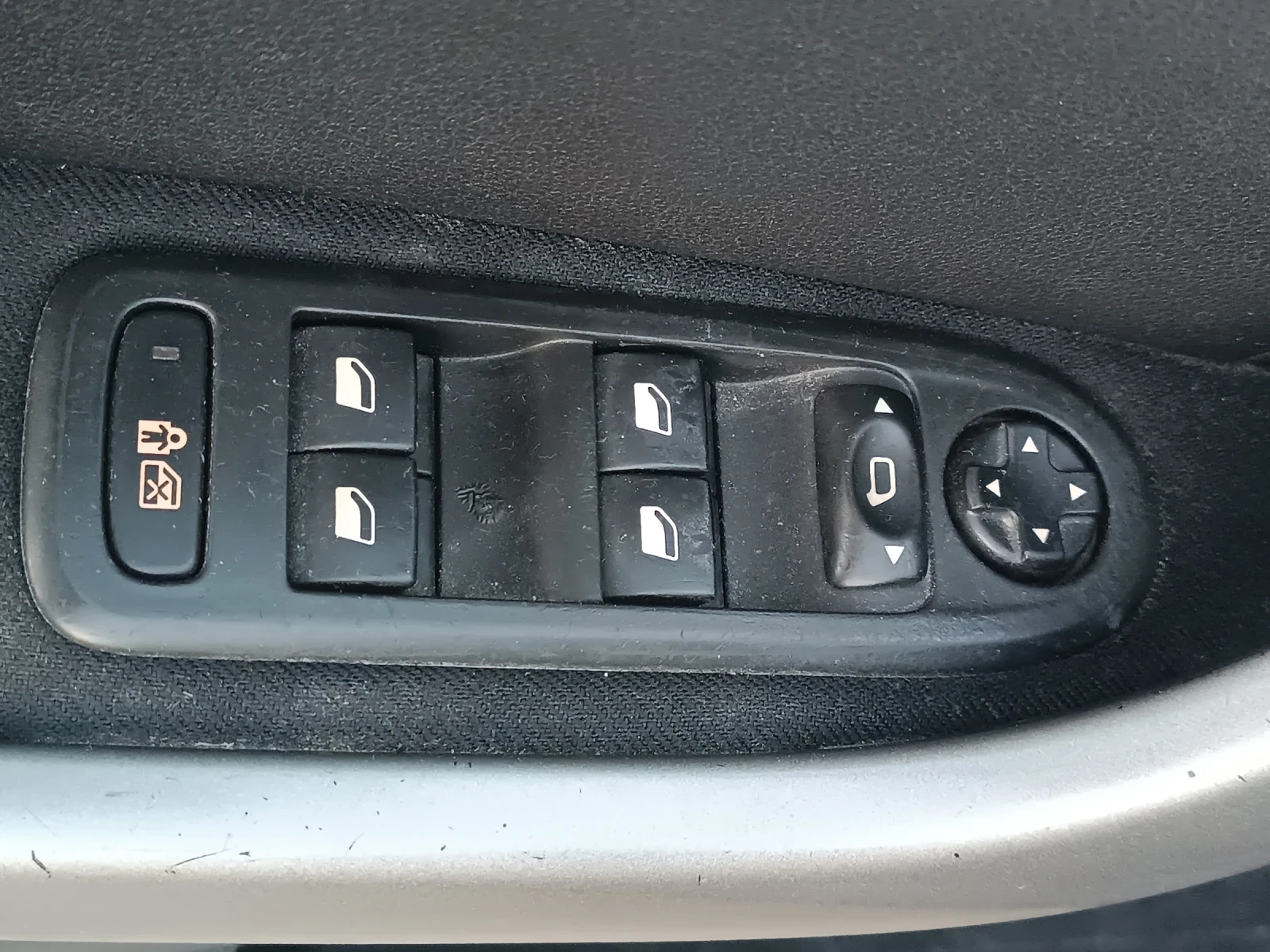 Peugeot 308 1, 6 HDI, ВСИЧКО ПЛАТЕНО, ЛИЗИНГ , снимка 7 - Автомобили и джипове - 56012372
