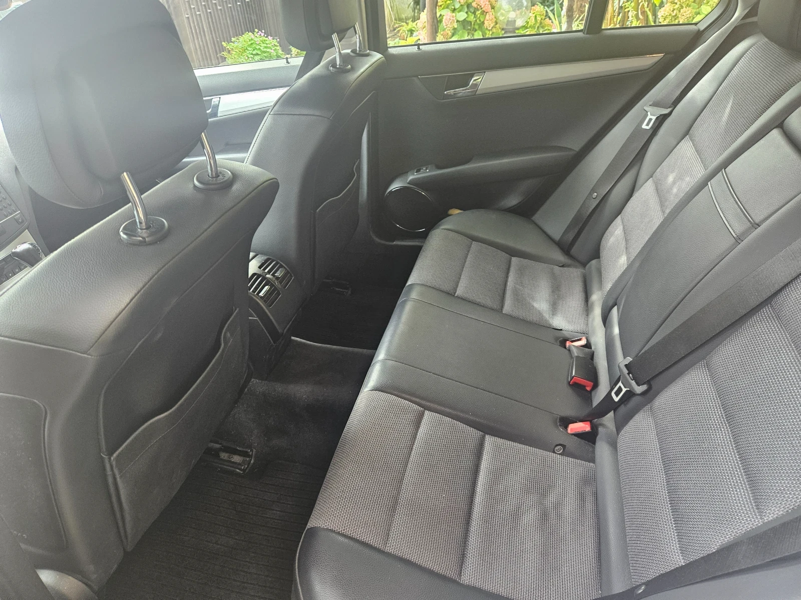 Mercedes-Benz C 220, снимка 10 - Автомобили и джипове - 56245218