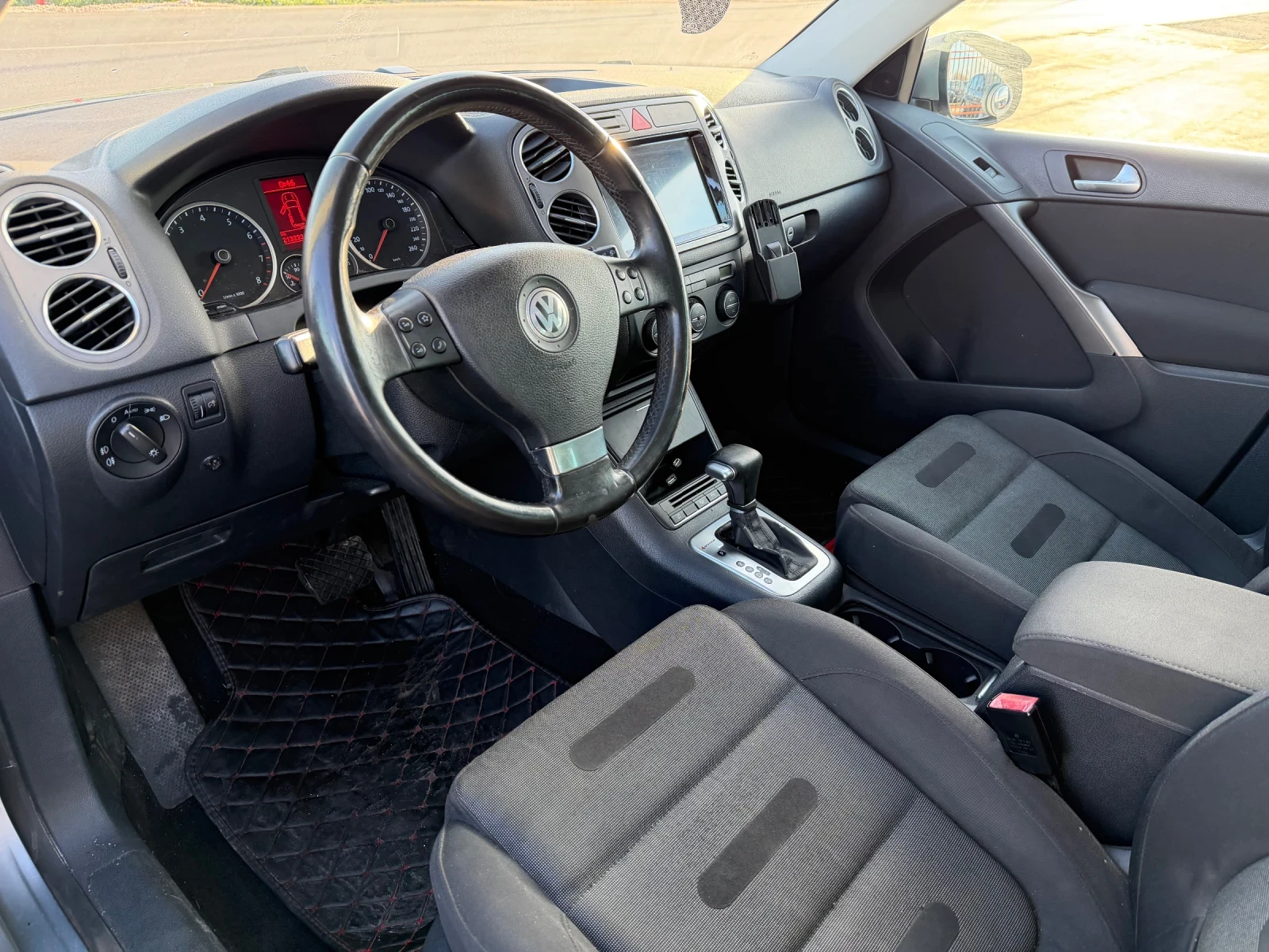 VW Tiguan 2.0 TSI Gaz/Benzin 200к.с. 4x4 Автомат/Камера, снимка 9 - Автомобили и джипове - 53804656