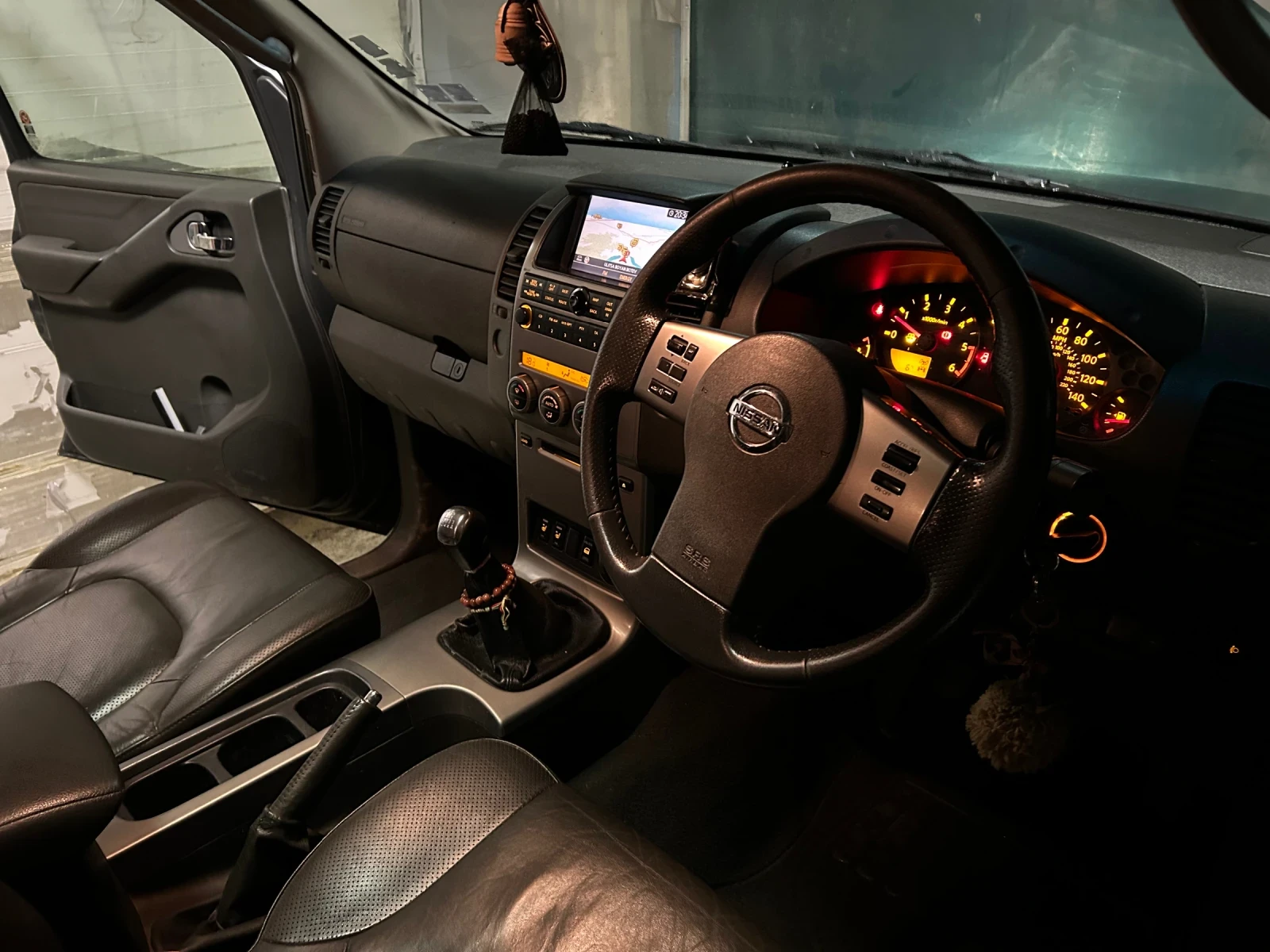 Nissan Navara 2.5 dCi 171 к.с. (126 kW, D40), снимка 9 - Автомобили и джипове - 53944020