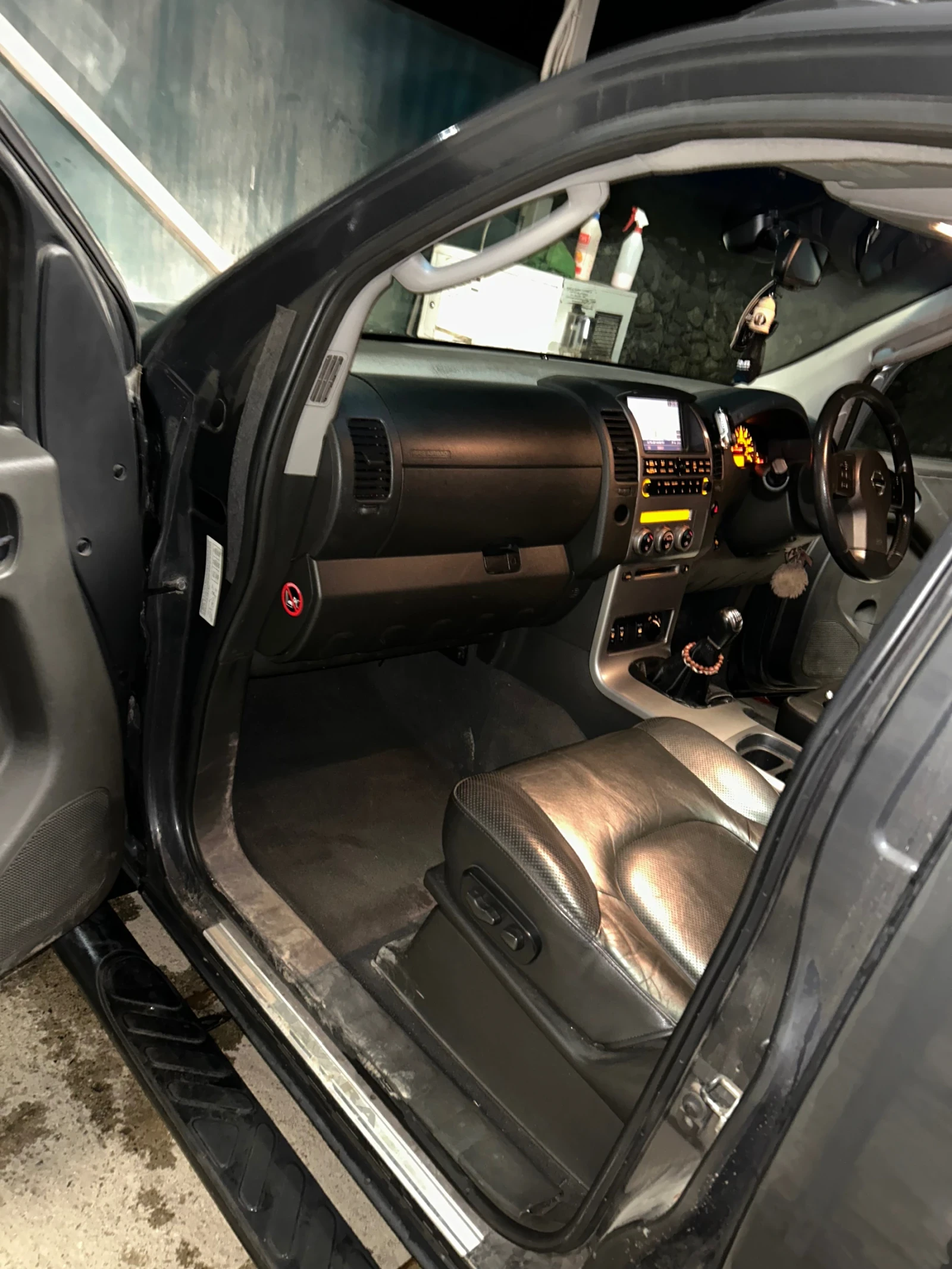 Nissan Navara 2.5 dCi 171 к.с. (126 kW, D40), снимка 10 - Автомобили и джипове - 53944020