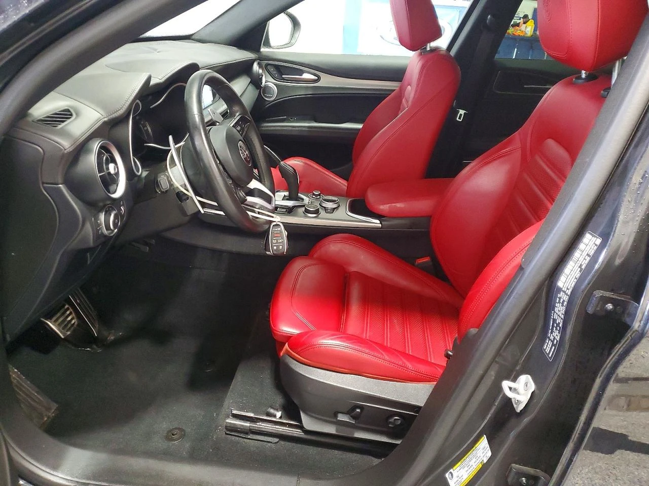 Alfa Romeo Stelvio TI| DISTRONIC| ПАНО| 360, снимка 7 - Автомобили и джипове - 53951627