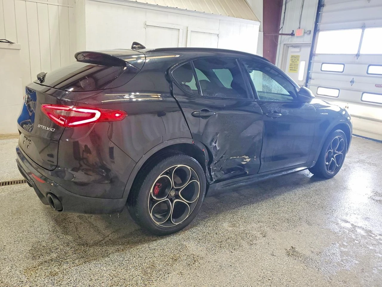 Alfa Romeo Stelvio TI| DISTRONIC| ПАНО| 360, снимка 3 - Автомобили и джипове - 53951627