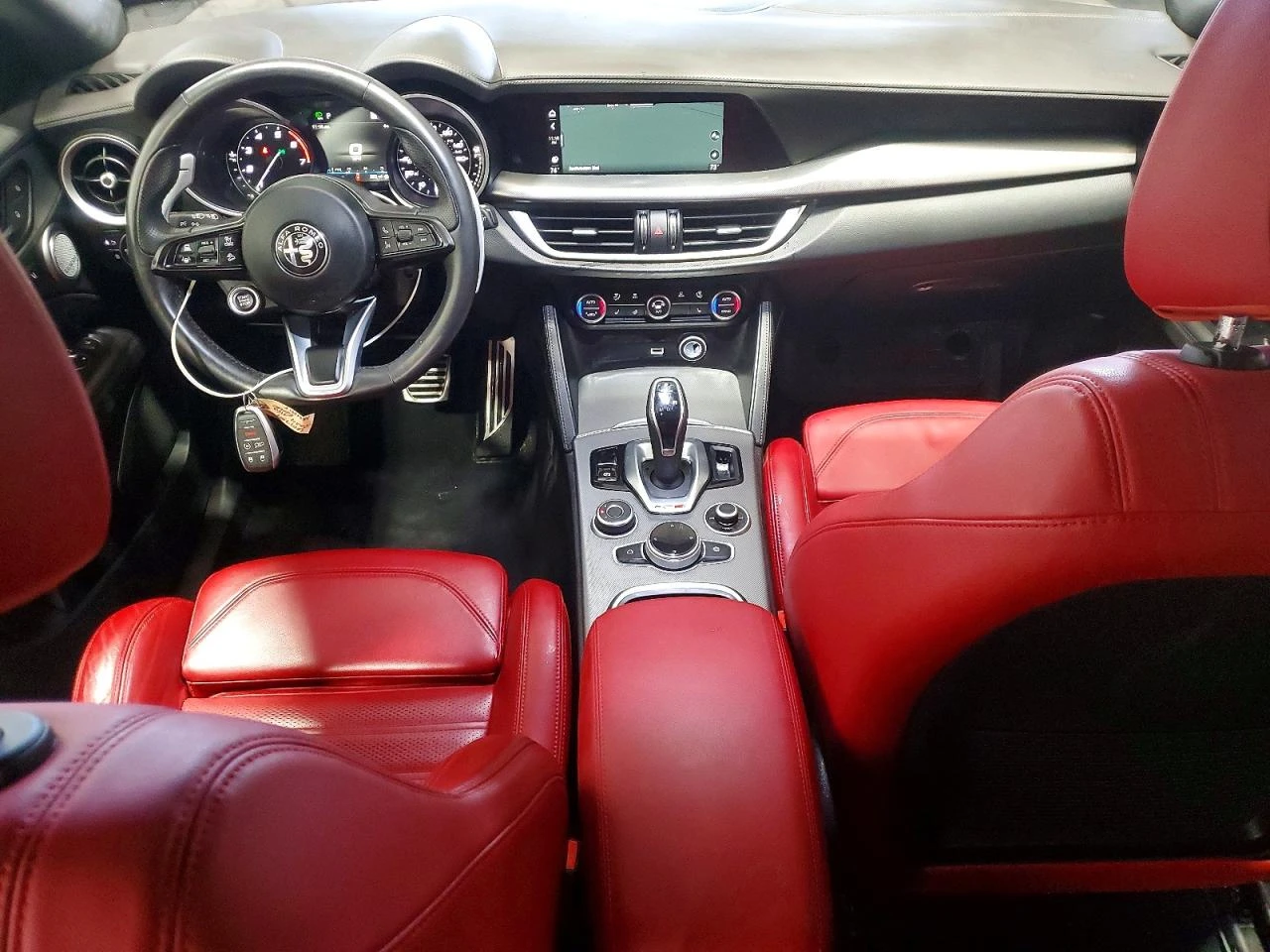 Alfa Romeo Stelvio TI| DISTRONIC| ПАНО| 360, снимка 8 - Автомобили и джипове - 53951627