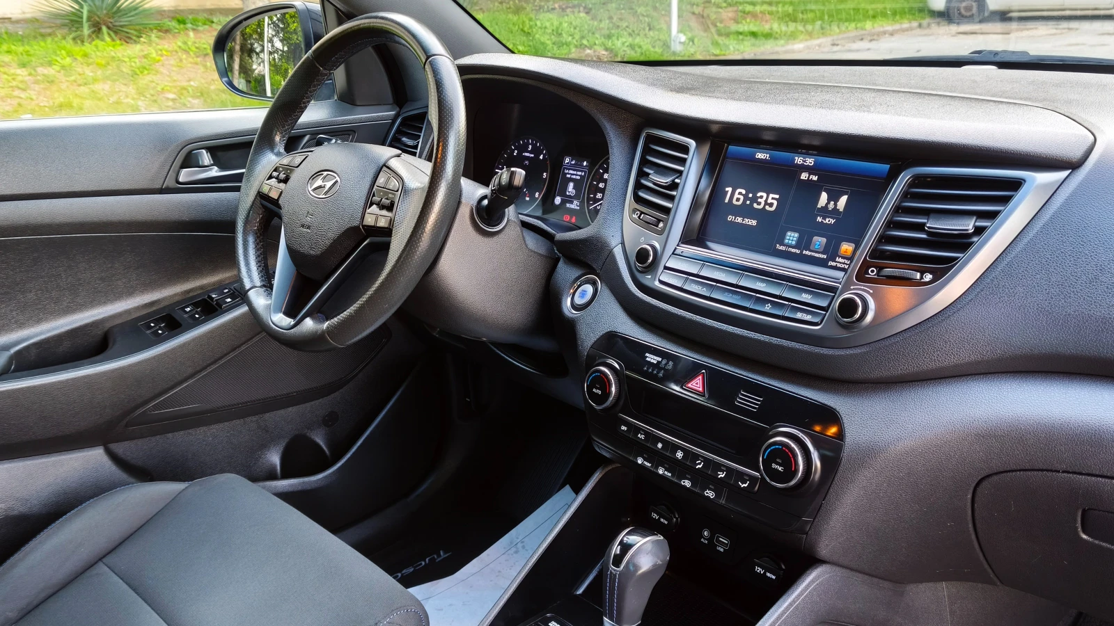 Hyundai Tucson 1.7CRDI Aut., снимка 11 - Автомобили и джипове - 54760551