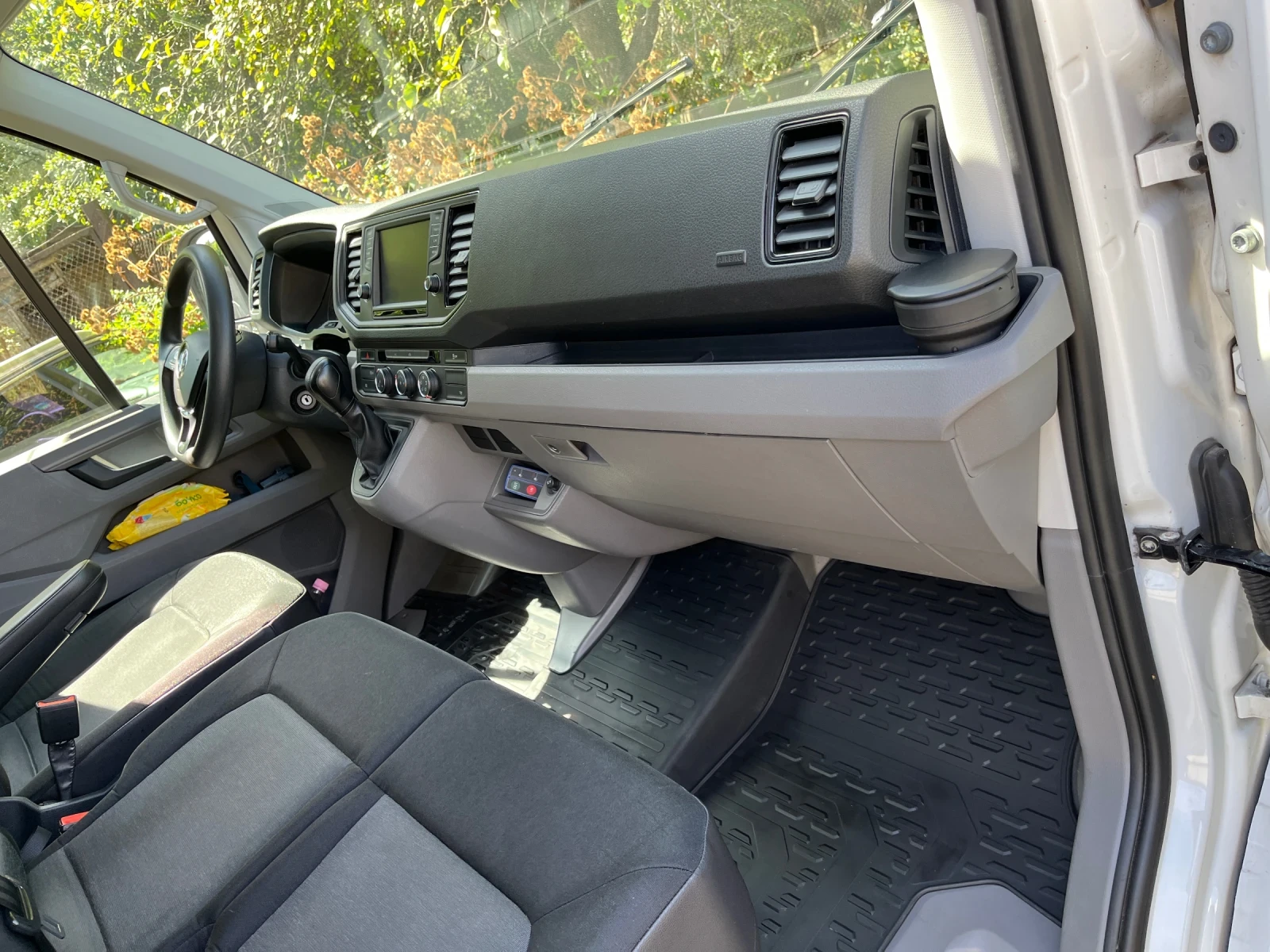 VW Crafter 2.0 TDI, снимка 6 - Бусове и автобуси - 52888395