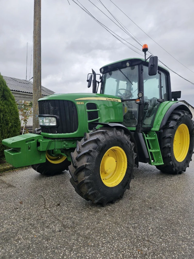 Трактор John Deere 6830