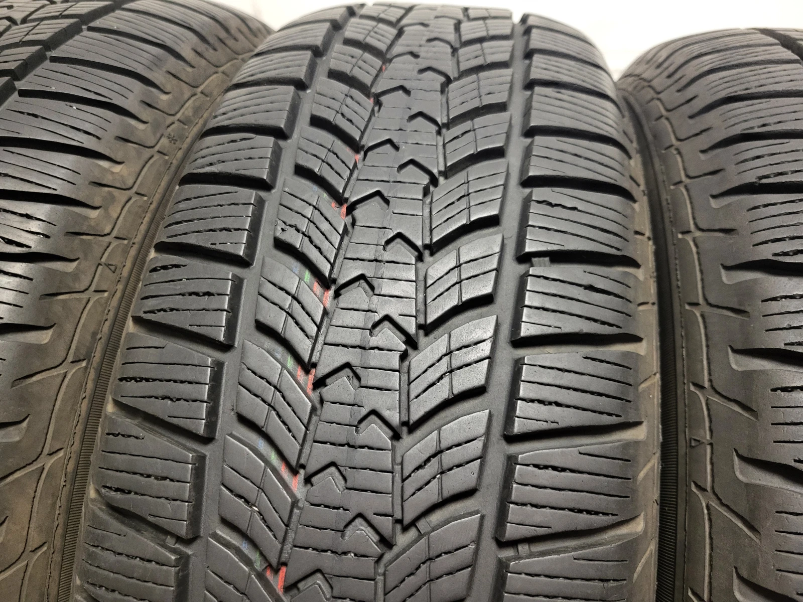 Гуми Зимни 225/65R17, снимка 4 - Гуми и джанти - 56139520