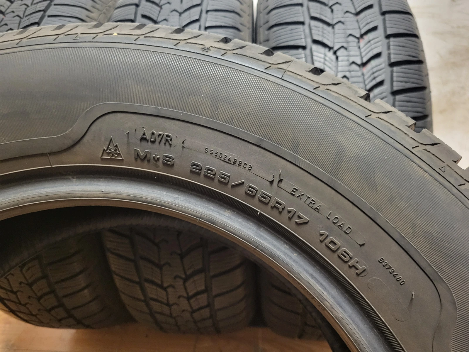 Гуми Зимни 225/65R17, снимка 8 - Гуми и джанти - 56139520