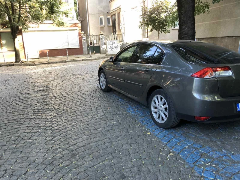 Renault Laguna 3, снимка 5 - Автомобили и джипове - 49131739