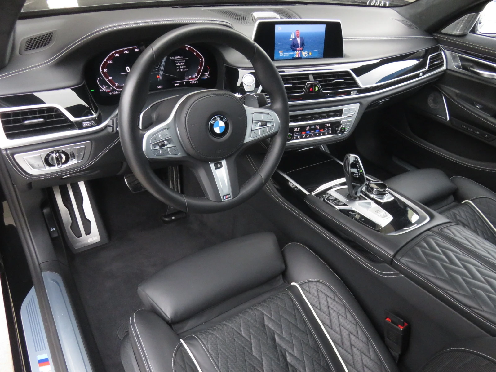 BMW 750 Li xDrive, M-Paket, Individual, В Гаранция, 3xTV - изображение 10