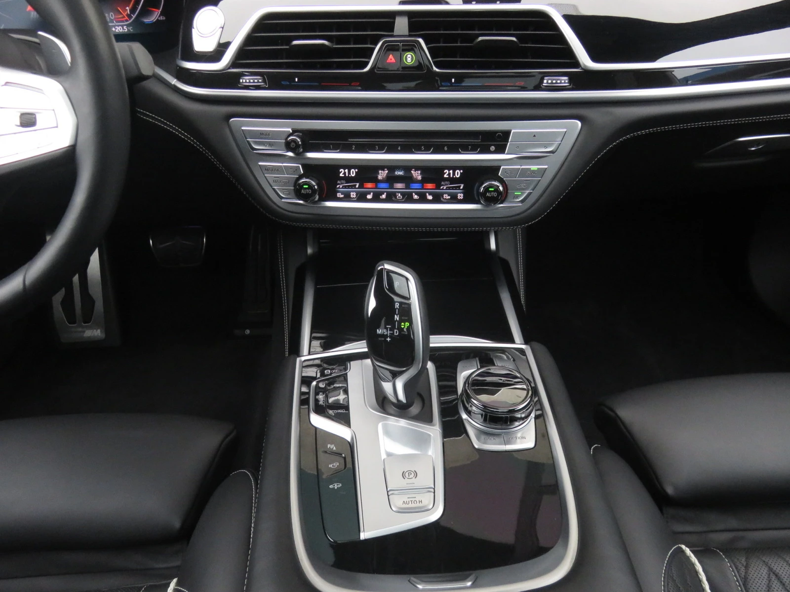 BMW 750 Li xDrive, M-Paket, Individual, В Гаранция, 3xTV - изображение 9