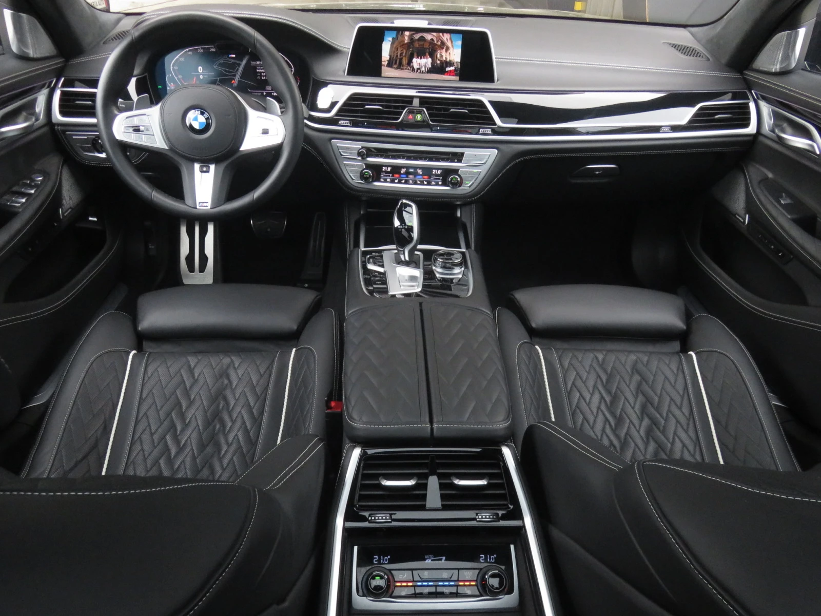 BMW 750 Li xDrive, M-Paket, Individual, В Гаранция, 3xTV - изображение 6