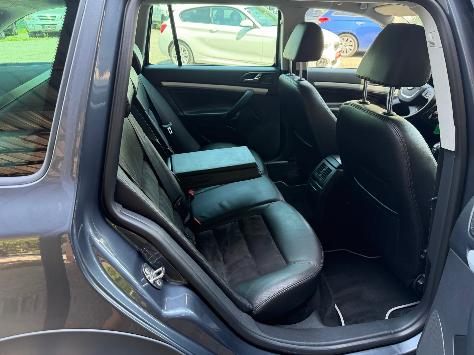 Skoda Octavia Scout 1.8TSI 4x4, снимка 12 - Автомобили и джипове - 54379932