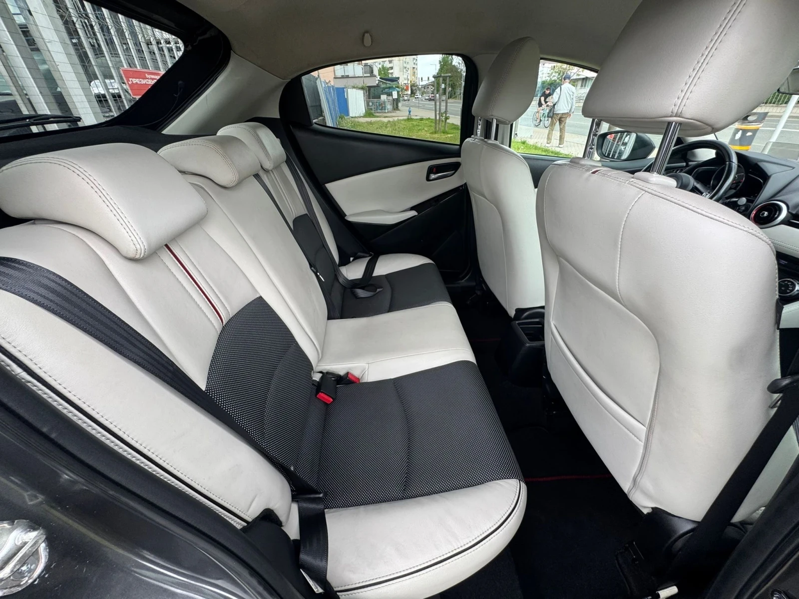 Mazda 2 1.5SkyActiv-D, снимка 14 - Автомобили и джипове - 54510302