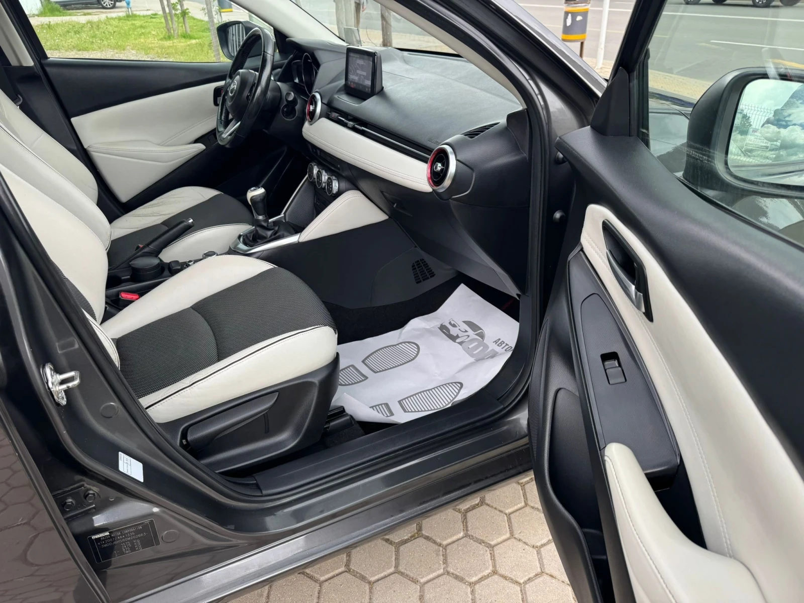 Mazda 2 1.5SkyActiv-D, снимка 13 - Автомобили и джипове - 54510302