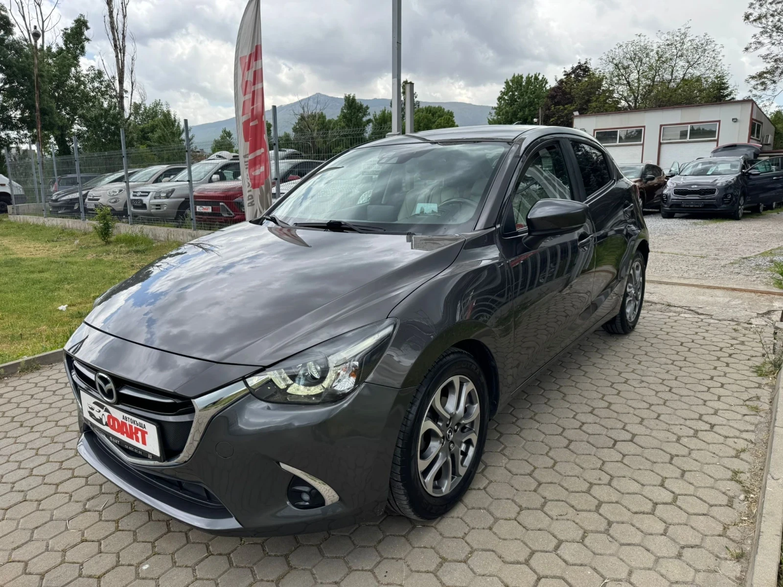 Mazda 2 1.5SkyActiv-D, снимка 2 - Автомобили и джипове - 54510302