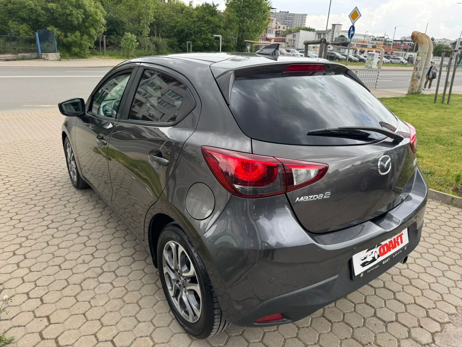 Mazda 2 1.5SkyActiv-D, снимка 6 - Автомобили и джипове - 54510302