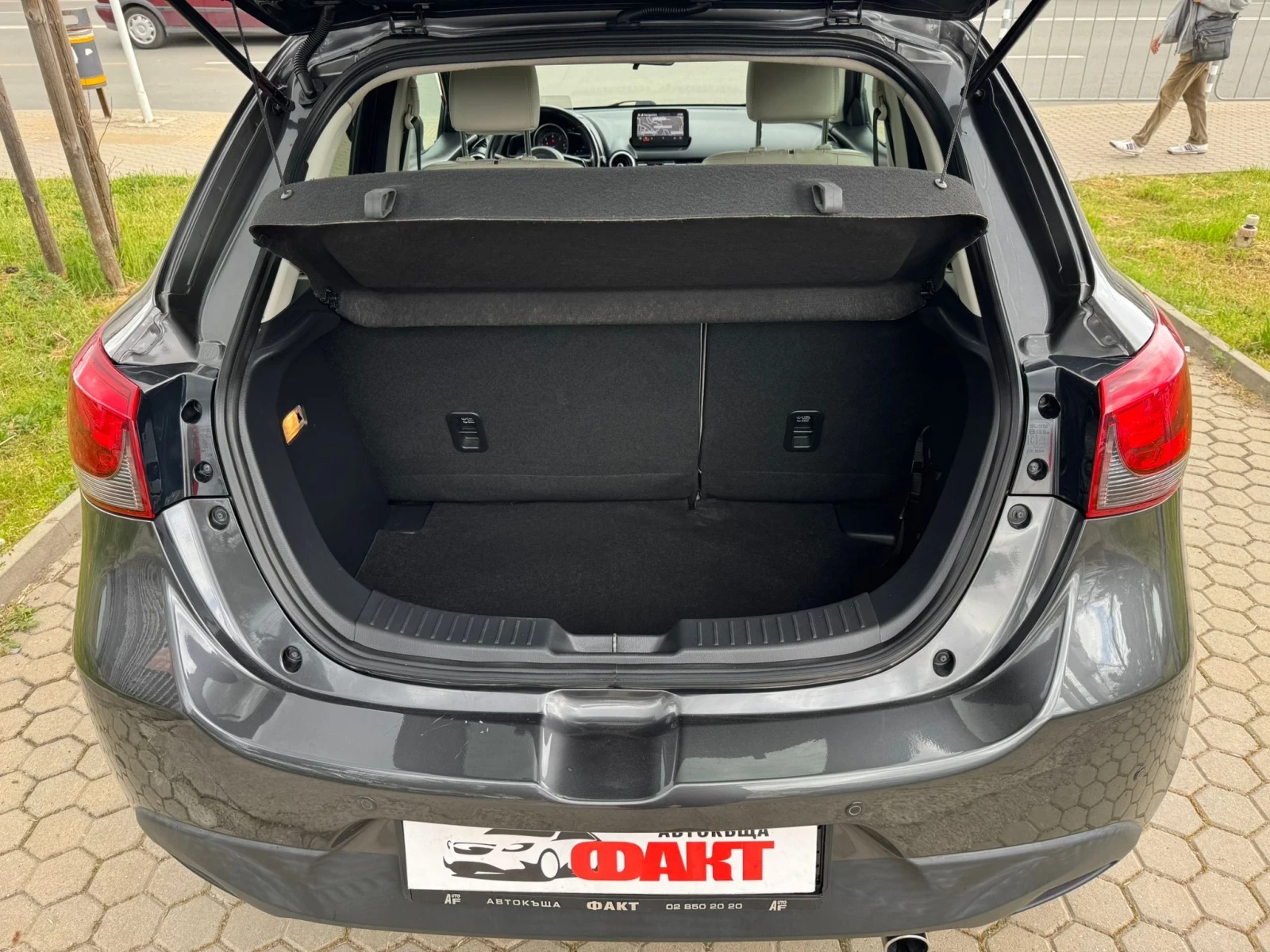 Mazda 2 1.5SkyActiv-D, снимка 16 - Автомобили и джипове - 54510302