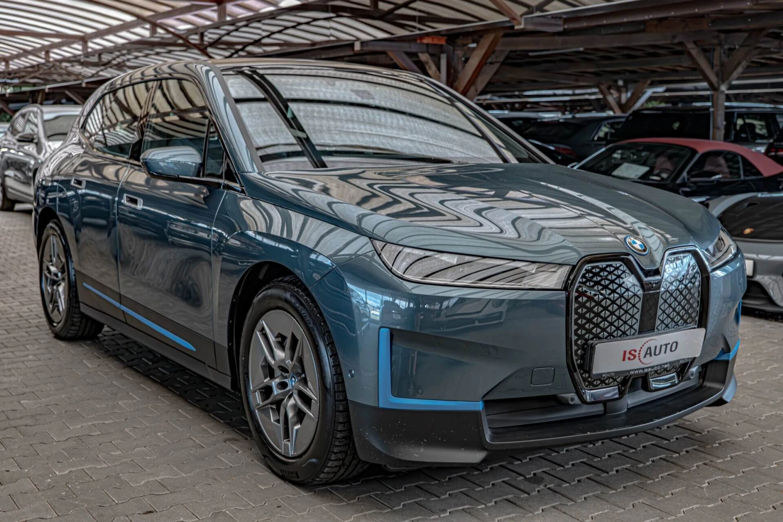 BMW iX xDrive 50/Harman Kardon/Камера 360/Ambient/Soft Cl, снимка 2 - Автомобили и джипове - 55108836