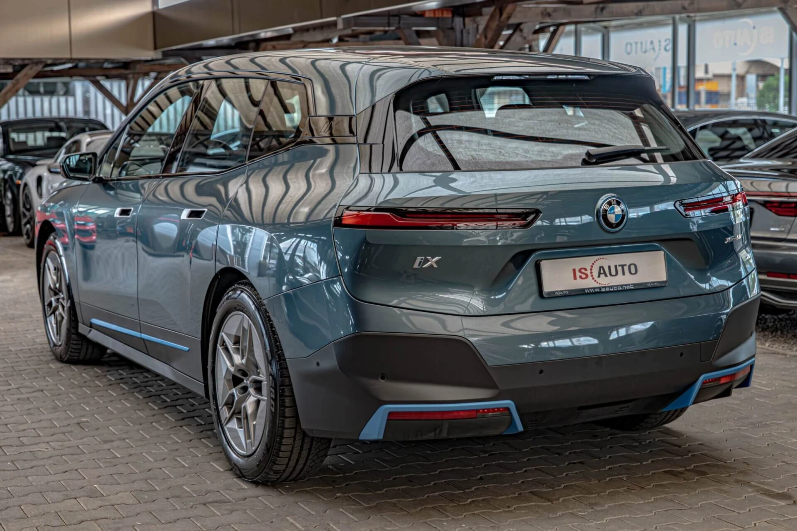 BMW iX xDrive 50/Harman Kardon/Камера 360/Ambient/Soft Cl, снимка 5 - Автомобили и джипове - 55108836