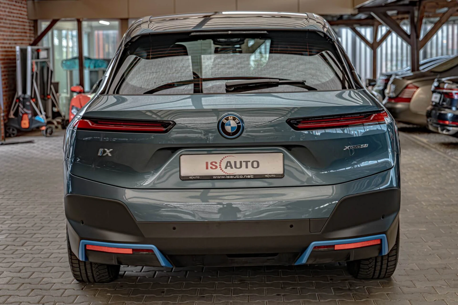 BMW iX xDrive 50/Harman Kardon/Камера 360/Ambient/Soft Cl, снимка 4 - Автомобили и джипове - 55108836