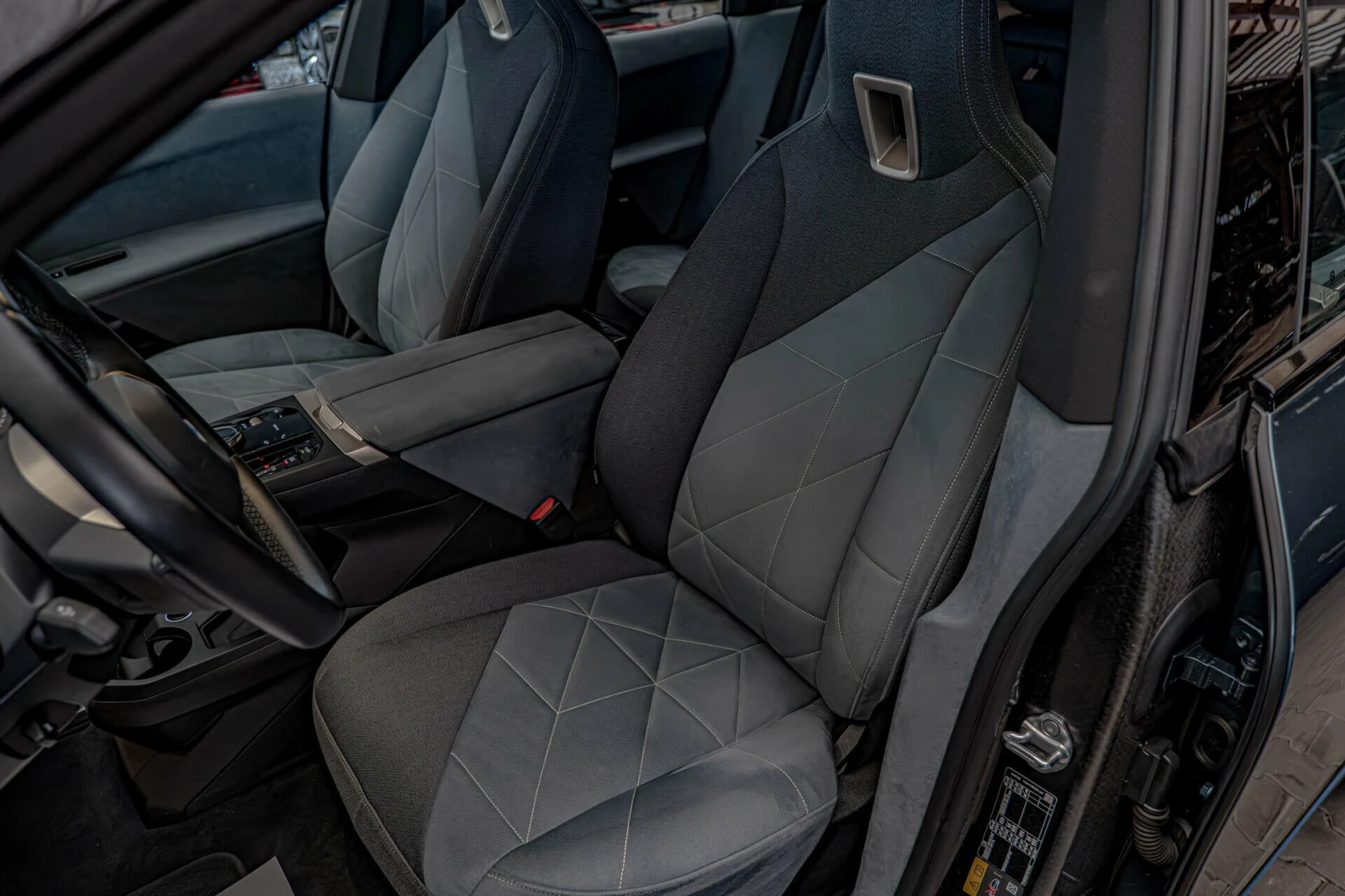 BMW iX xDrive 50/Harman Kardon/Камера 360/Ambient/Soft Cl, снимка 12 - Автомобили и джипове - 55108836