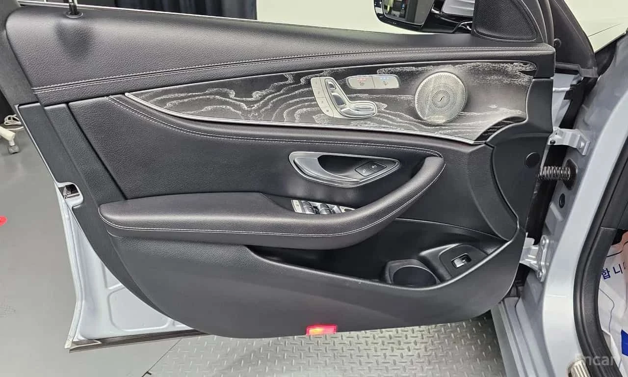 Mercedes-Benz E 350 4MATIC AMG Line * КРАЙНА ЦЕНА ДО БЪЛГАРИЯ * , снимка 13 - Автомобили и джипове - 55570662