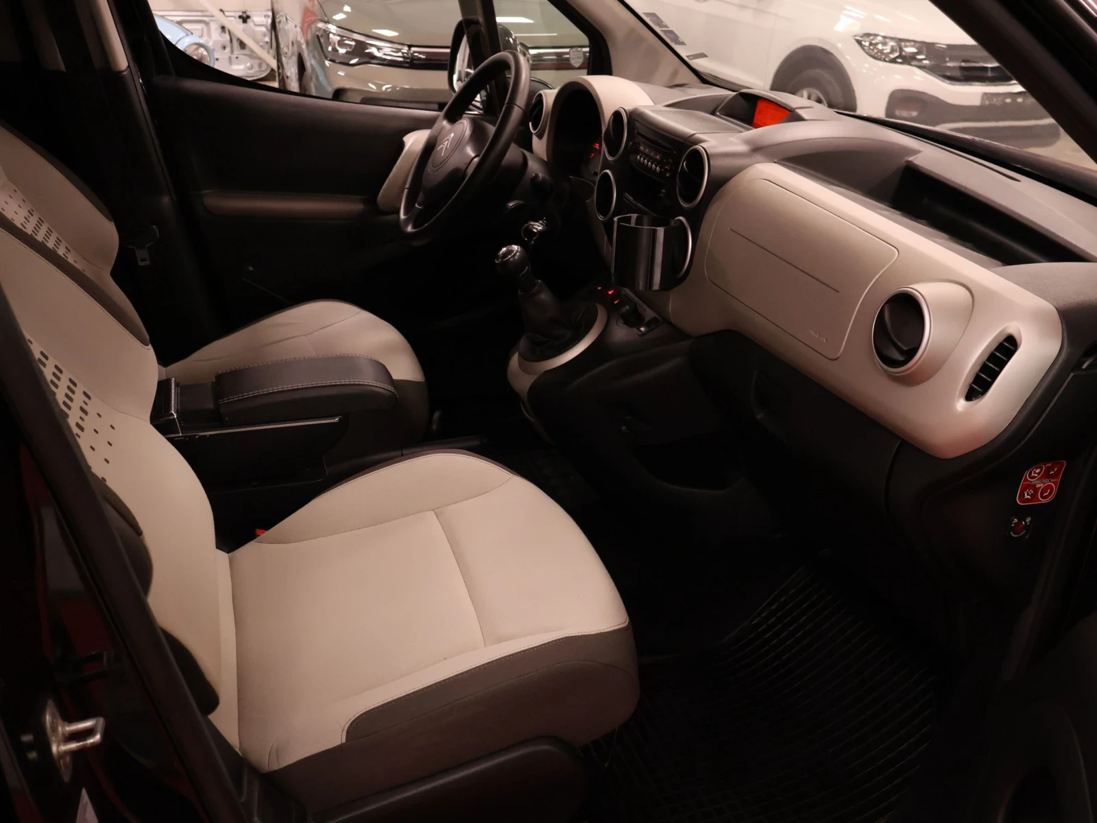 Citroen Berlingo 1.6 HDi | Пътнически | Обслужен, снимка 13 - Автомобили и джипове - 56217070