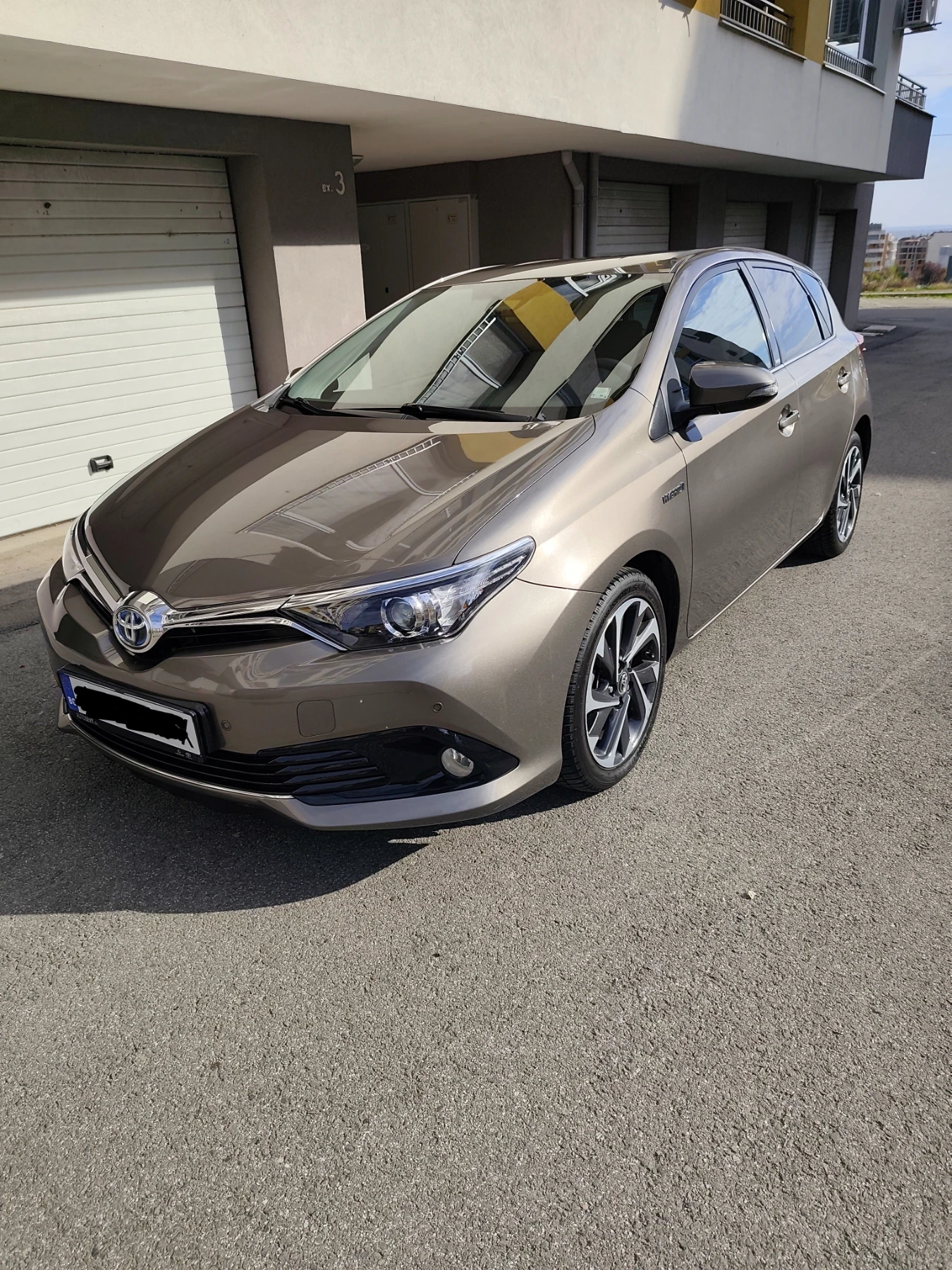 Toyota Auris 1.8 VVT-I Hibrid, Edition S, Гаранция в Тойота