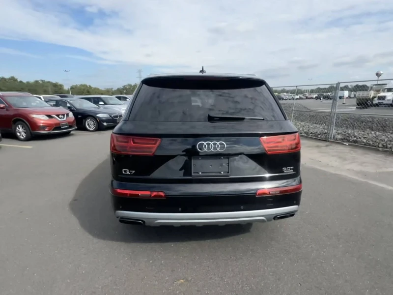 Audi Q7 3.0T Premium | КРАЙНА ЦЕНА | СЕРВИЗНА ИСТОРИЯ, снимка 3 - Автомобили и джипове - 47434915